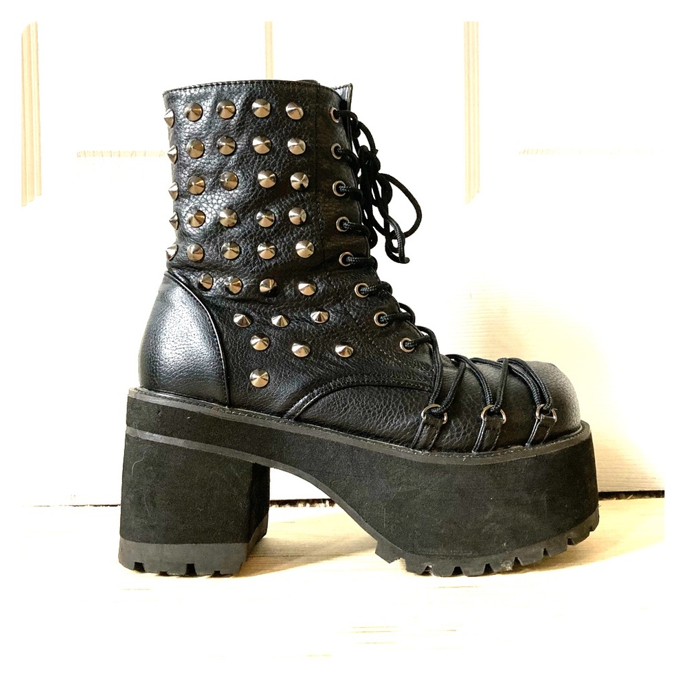 Devastation platform boots